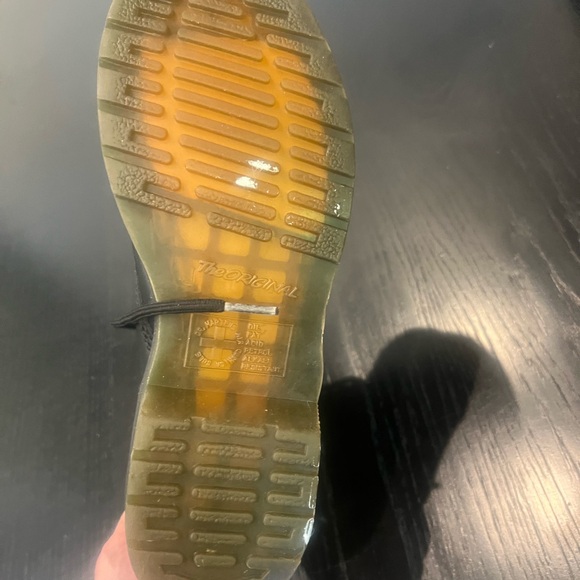 Dr. Doc Martens Wonen's size 8 Leahter Lace Up Boots - Picture 10 of 10